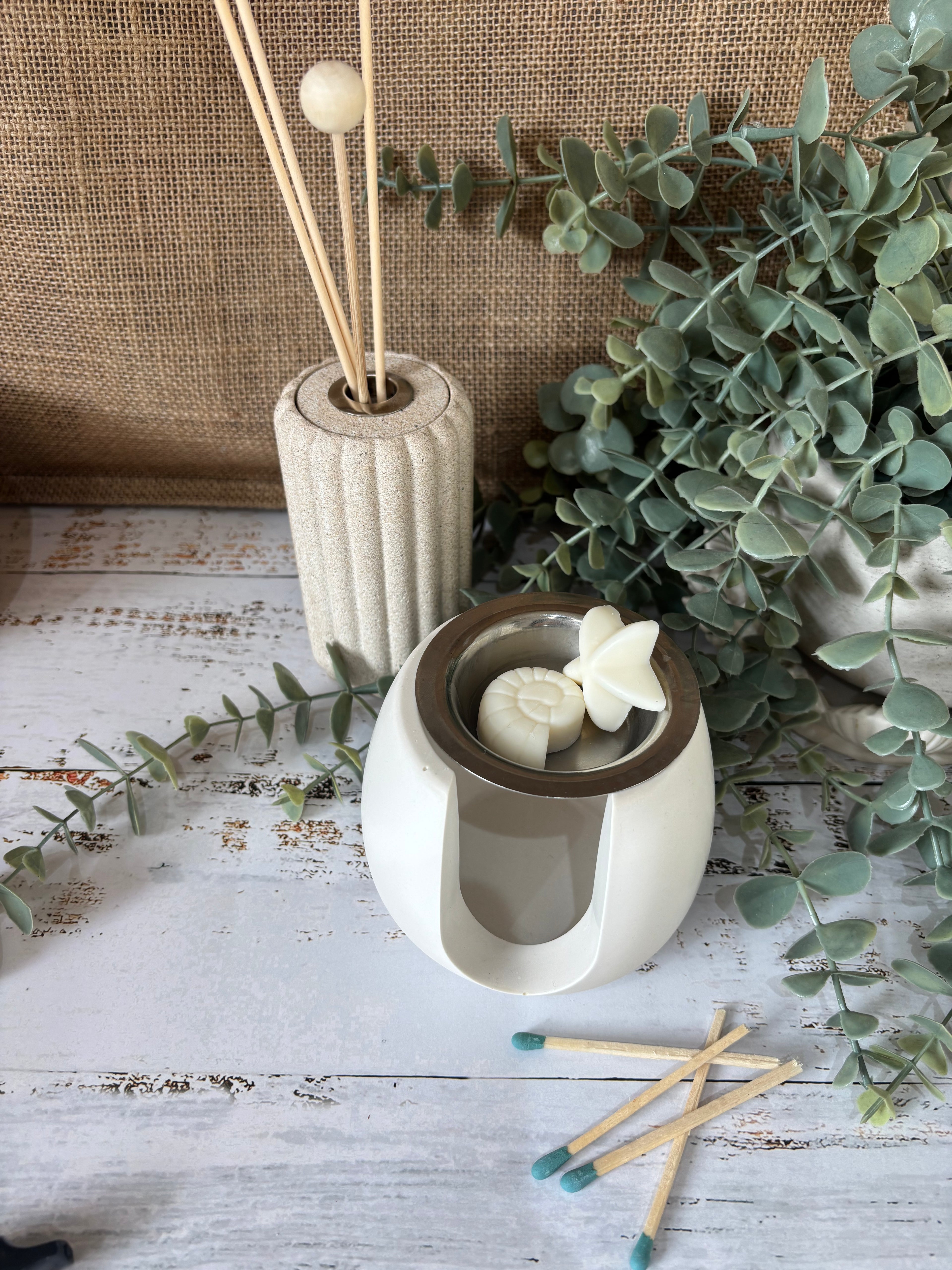 Cement wax melt burner pot